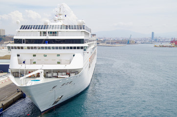 MSC Cruises Kreuzfahrtschiff im Hafen von Marseille, Frankreich - Cruiseship or cruise ship liner...