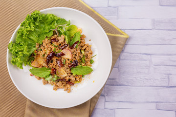 Spicy minced pork salad