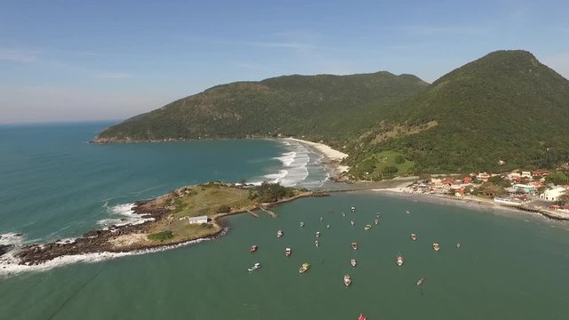 Imagem aérea da praia do Matadeiro em Florianópolis