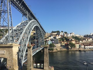 Grande angular da ponte D. Lu&iacute;s I no Porto