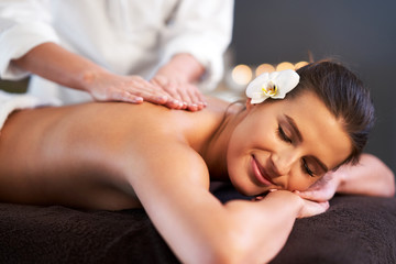 Obraz na płótnie Canvas Relaxed woman receiving back massage