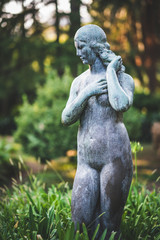 Fototapeta na wymiar Female Nude statue made of bronze