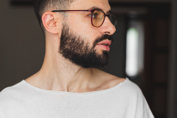 Obraz premium portrait of a bearded man holding artistic tools and preparing to paint a picture