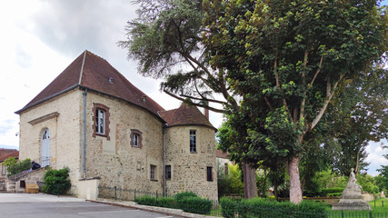 Fototapeta na wymiar Le « Prétoire » de Sézanne (Marne) château reconstruit au XVème. Avant 1789 prison, tribunal (Prétoire) jusqu’à la fin de la Révolution. Ensuite Justice de Paix, école puis salle des fêtes.