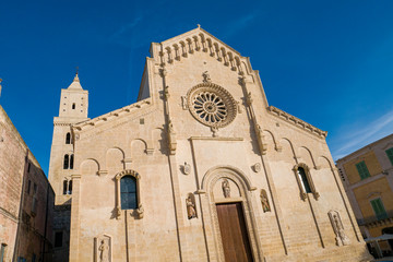 Fototapeta na wymiar Iglesia en la aldea paleolitica de Matera, sur de Italia
