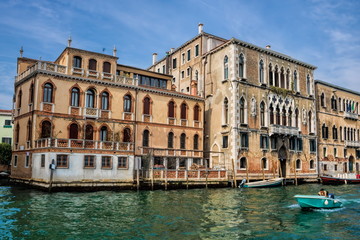 Fototapeta na wymiar venedig, italien - canal grande mit palazzo loredan dell ambasciatore