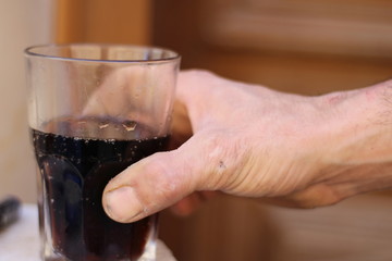 boire un verre de soda