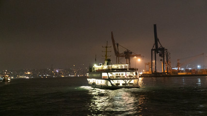Naklejka premium port of istanbul at night