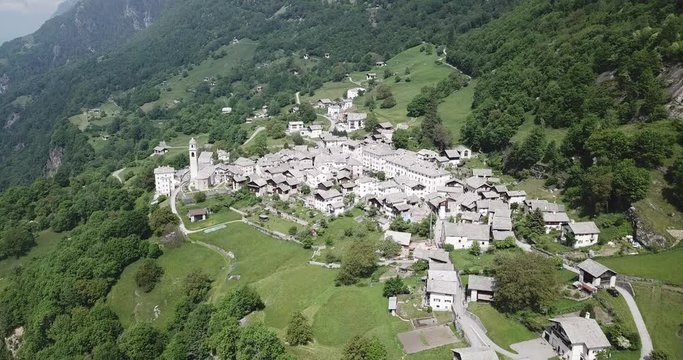 vers le village de Soglio - Val bregaglia
