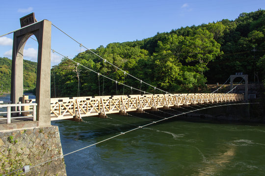 天ヶ瀬吊り橋 のストック写真 ロイヤリティフリーの画像 ベクター イラスト Adobe Stock