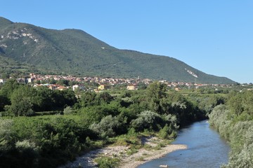 Fototapeta na wymiar Solopaca - Panorama del paese dal ponte Cristina