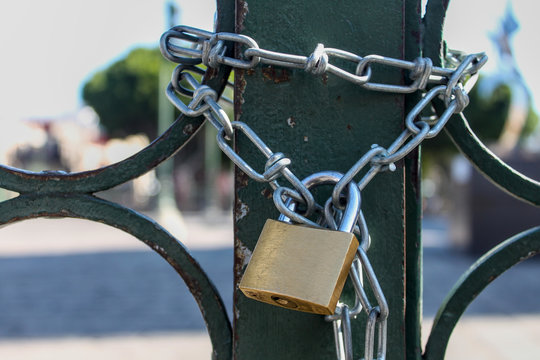 chain and padlock on the fence