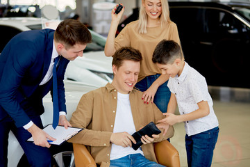 man have no money to buy specific car in dealership, helpful consultant offers cheapest options represented for sale