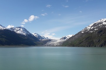Fototapeta na wymiar Alaska glaciers, canals, mountains, and snow 2018