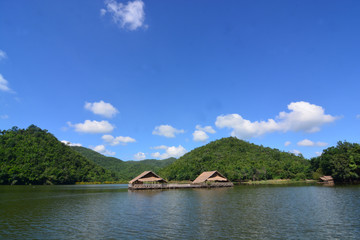 Obraz premium Ang Kep Nam Khao Wong have old traditional house in the lake of khao wong, Suphan Buri Province,Thailand