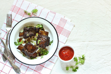 short ribs baked.
long stewed meat. rustic style, linen tablecloth, top view, copy space