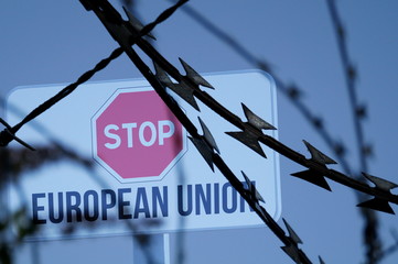Stacheldraht an der Grenze der Europäischen Union EU