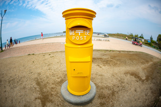 幸せの黄色いポスト の画像 366 件の Stock 写真 ベクターおよびビデオ Adobe Stock