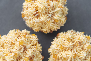 Cupcake Nuts & Caramel