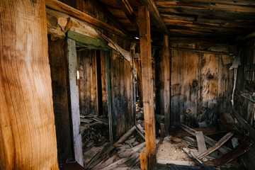 Fototapeta na wymiar old abandoned house in Bodie