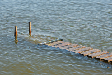 Obraz premium Wooden pier at lake