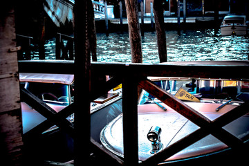 イタリア ヴェネチア 水の都 海に停車する船
