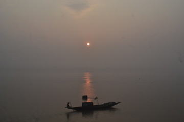 Naklejka premium fishing boat at sunrise
