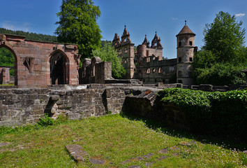 Fototapeta na wymiar Klosteranlage Hirsau, Torturm des Jagdschlosses und Schlossruine