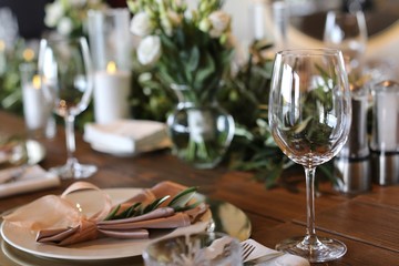 wedding table and wineglass