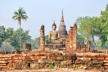 Obraz premium Mahathat Temple in the Sukhothai Historical Park, One of Thailand’s most impressive World Heritage sites. It is near the city of Sukhothai, THAILAND.