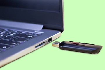flash drive with laptop computer for conncet to USB port