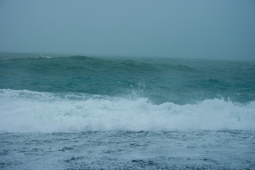 時化の波