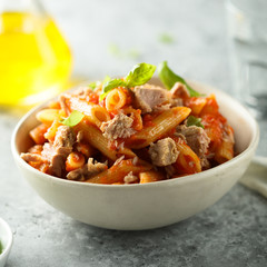 Pasta with chicken and tomato sauce
