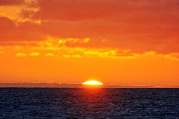 Obraz premium Sonnenaufgang über dem Ozean