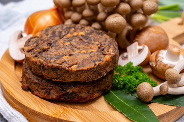 Fototapeta na wymiar Tasty vegetarian food, burgers with champignons mushrooms, buna shimeji, carrot and onion