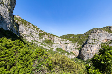 Paysage du Cirque de l'Infernet, près du village médiéval de Saint-Guilhem-le Désert (Occitanie, France)