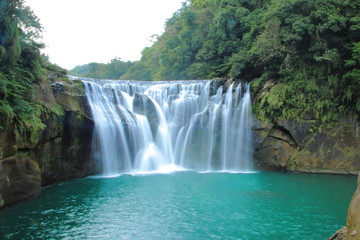 Fototapeta na wymiar 十分瀑布(Shifen Waterfall)