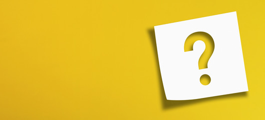 Note paper with question mark on panoramic yellow background	 - obrazy, fototapety, plakaty