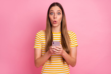 Obraz premium Close-up portrait of her she nice attractive lovely pretty cute amazed cheery girl using digital 5g comment feedback share pout lips isolated over pink pastel color background