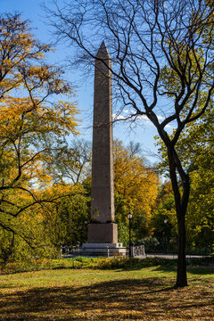 New York City, NY, USA - Octobre 30, 2015: Egyptian obelisk also known as Cleopatra's Needle in autumn. Stone monolith in Central Park. Manhattan