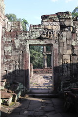 Porte d'un temple à Angkor, Cambodge	