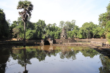 Fototapeta na wymiar Temple Neak Pean à Angkor, Cambodge 