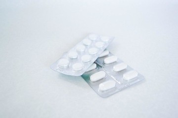 white pills.  vitamins, antibiotics, painkillers.  treatment of diseases.  pharmaceuticals.  health protection