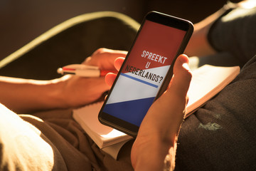 text do you speak Dutch in a smartphone