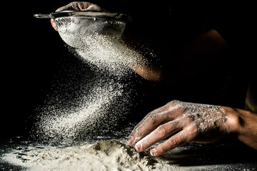 manos-harina-cocinar-amasar-espolvorear-polvo-panadero-masa-preparar