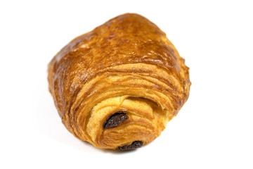 pain au chocolat sur un fond blanc