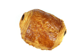 pain au chocolat sur un fond blanc