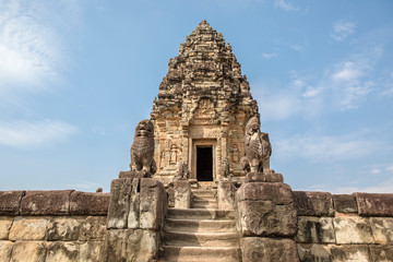 Fototapeta premium Bakong Prasat temple in Angkor Wat complex, Siem Reap, Cambodia.