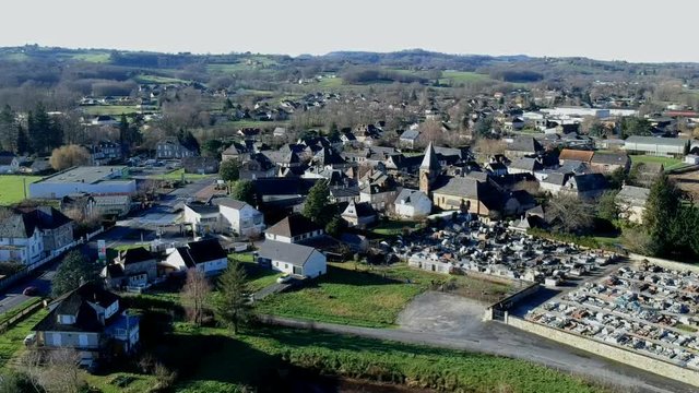 Varetz (Corr&egrave;ze, France) - Vue a&eacute;rienne du village