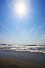 真夏の空と海と太陽
